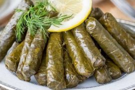 Receta de dolmas turcas (hojas de parra rellenas)