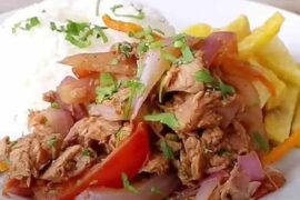 Receta de lomo saltado de atún peruano